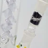 Lose Aktivkohle von Weezel im Weezel Aktivkohle-Adapter an einer Bong