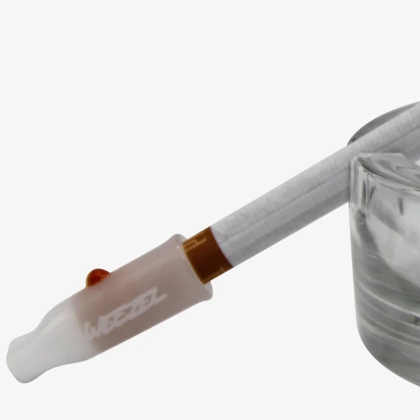 Winter-Special Schneemann Glas Tip Regular Size Weiß-Orange auf einer Zigarette im Aschenbecher