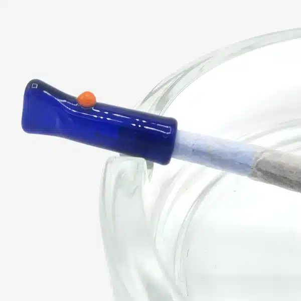 Inspecta Glas Tip mit orangener Perle im Aschenbecher