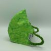modische stoffmaske alltagsmaske in crazy-green batik optik Seitenansicht